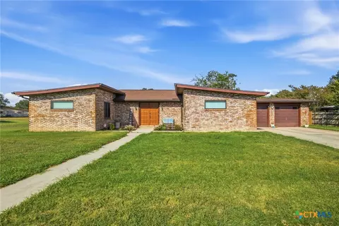 1304 Walker St, Gonzales, TX 78629