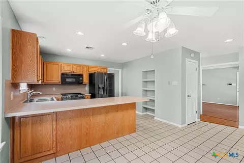 Kitchen - 10302 Rocking H Rd, Salado, TX 76571 photo 4 of 4