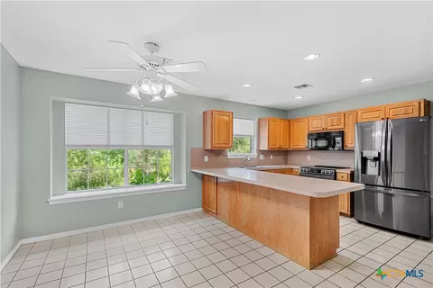 Kitchen - 10302 Rocking H Rd, Salado, TX 76571 photo 3 of 4
