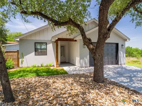 638 Oak Ln, Cottonwood Shores, TX 78657