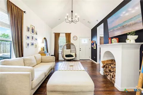 Living - 303 Pine St, Luling, TX 78648 photo 1 of 1