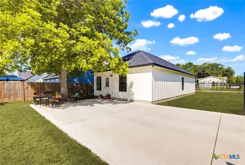 Exterior - 303 Pine St, Luling, TX 78648 photo 3 of 3