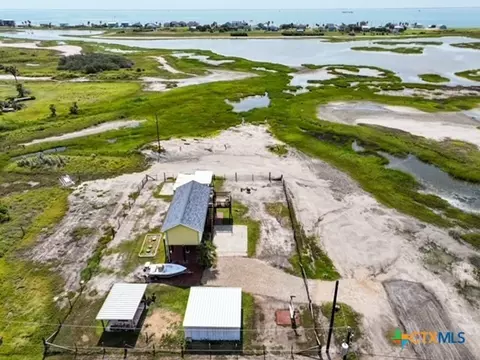 326 E Tenth St, Rockport, TX 78382