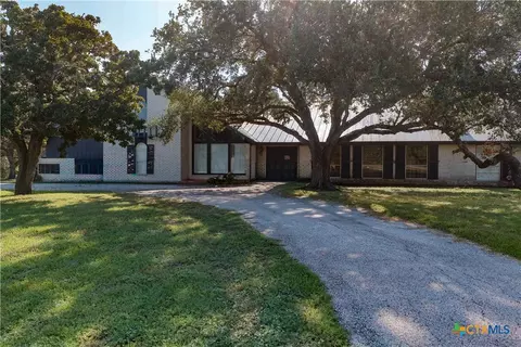 292 Fm 136, Woodsboro, TX 78393