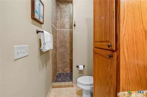 Bath - 166 Post Oak Bnd, Inez, TX 77968 photo 5 of 6