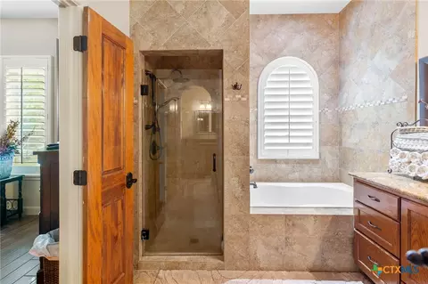 Bath - 166 Post Oak Bnd, Inez, TX 77968 photo 4 of 6