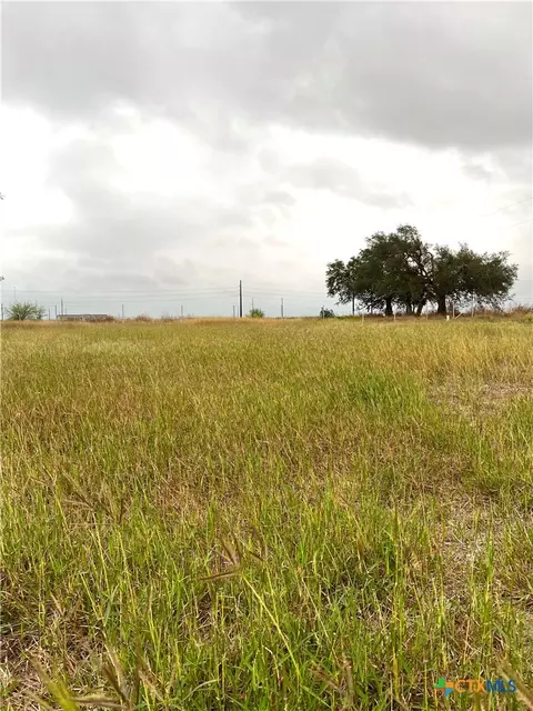 680 Squirrel Creek Rd, D'hanis, TX 78850