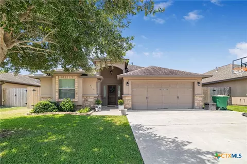 111 Gabbiano Ct, Victoria, TX 77904