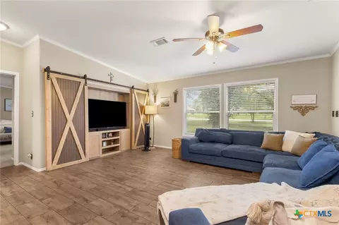 159 High Sierra Dr, Seguin, TX 78155