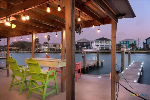 121 Ridge Harbor Dr, Rockport, TX 78382