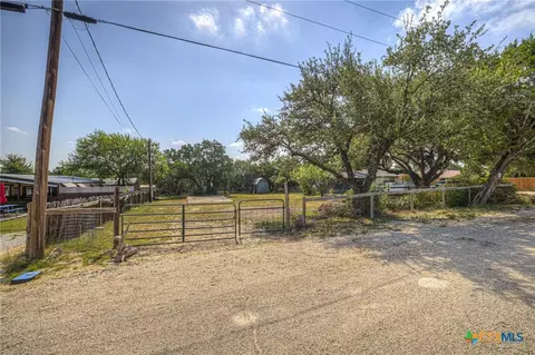2189 Potters Creek Rd, Canyon Lake, TX 78133
