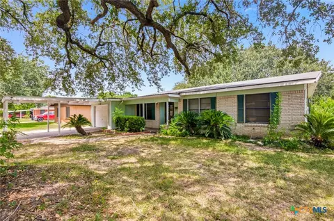 2302 E Rosebud Ave, Victoria, TX 77901