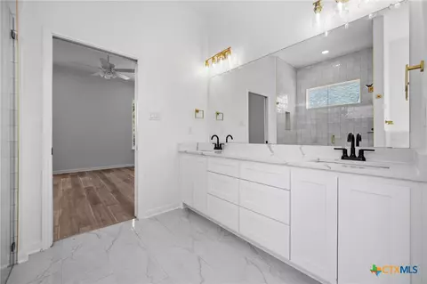Bath - 5140 Comanche Dr, Temple, TX 76502 photo 3 of 5
