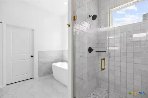Bath - 5140 Comanche Dr, Temple, TX 76502 photo 1 of 5