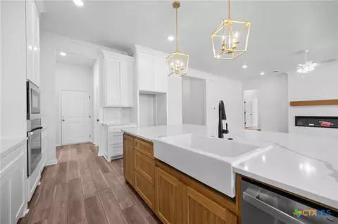 Kitchen - 5140 Comanche Dr, Temple, TX 76502 photo 2 of 3