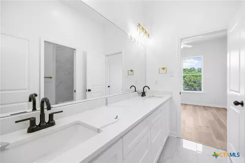 Bath - 5140 Comanche Dr, Temple, TX 76502 photo 4 of 5