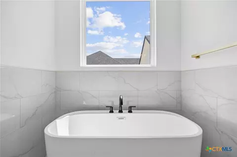 Bath - 5140 Comanche Dr, Temple, TX 76502 photo 2 of 5