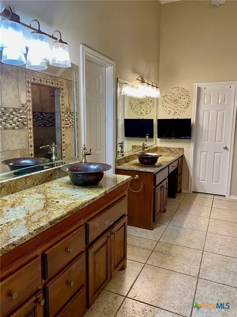 Bath - 210 Ranchgate Trl, Mcgregor, TX 76657 photo 1 of 5