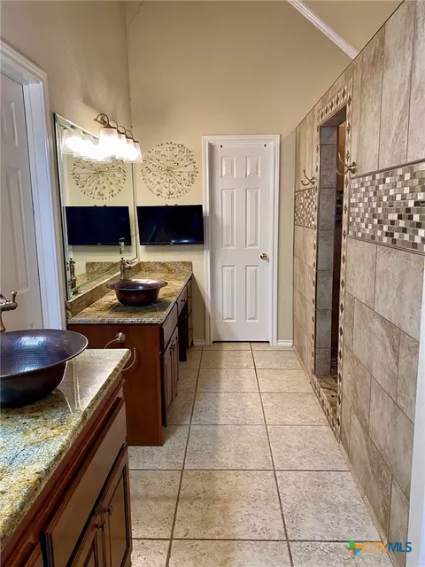 Bath - 210 Ranchgate Trl, Mcgregor, TX 76657 photo 2 of 5