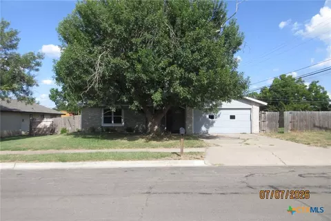 2006 Eisenhower Dr, Killeen, TX 76543