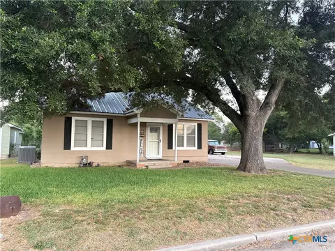 326 S Texana St, Hallettsville, TX 77964