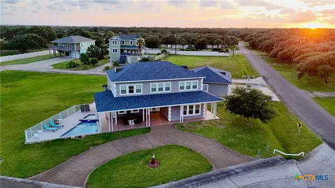 102 Smith Cove Rd, Rockport, TX 78382