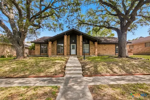 216 Guinevere St, Victoria, TX 77904