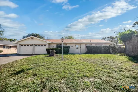 1106 Brookhollow Dr, Port Lavaca, TX 77979