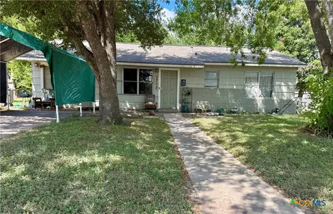 1712 Bowie Dr, Victoria, TX 77901