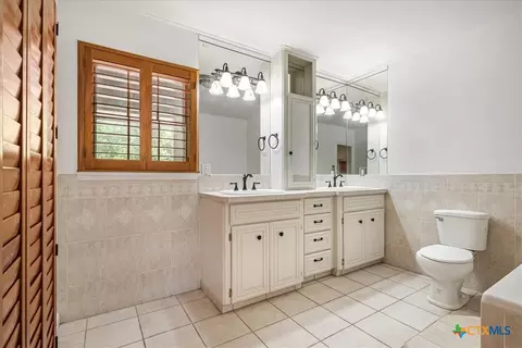Bath - 221 E 9th St, Flatonia, TX 78941 photo 2 of 3