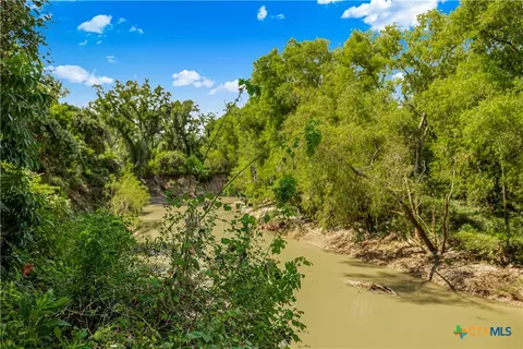 8064 San Antonio River Rd, Victoria, TX 77905