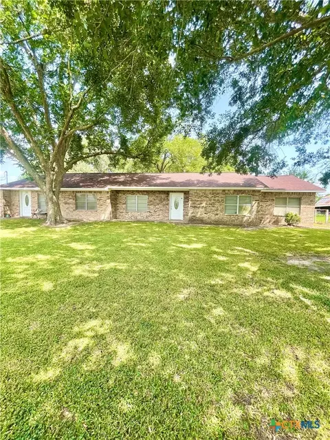 1840 Loop 522, Ganado, TX 77962