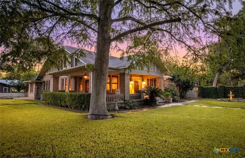 390 S Guenther Ave, New Braunfels, TX 78130