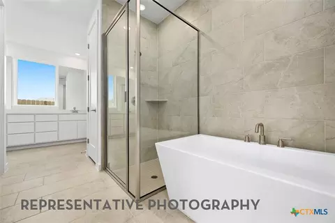 Bath - 6301 Comanche Moon Trl, Austin, TX 78747 photo 1 of 2