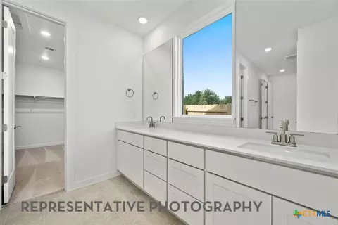 Bath - 6301 Comanche Moon Trl, Austin, TX 78747 photo 2 of 2