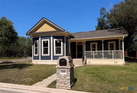 1430 N Hamilton St, Gonzales, TX 78629