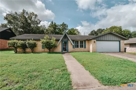 201 Canterbury Ln, Victoria, TX 77904