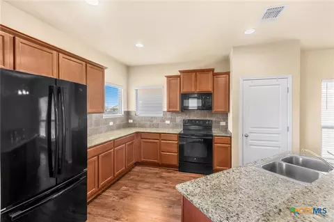 Kitchen - 1009 Spring Terrace Loop, Temple, TX 76502 photo 3 of 4