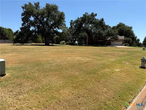 205 Twelve Oaks Dr, Temple, TX 76504