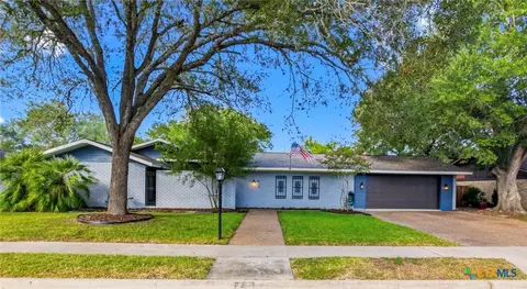 413 Salisbury Ln, Victoria, TX 77904