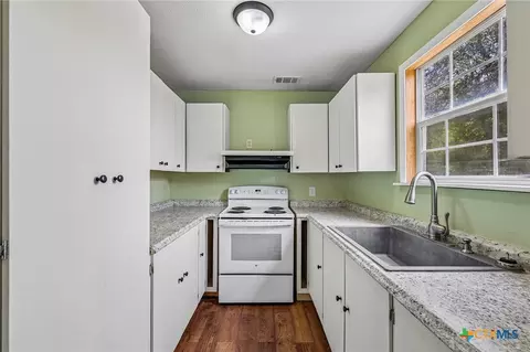 Kitchen - 122 Dodd Preston, Elgin, TX 78621 photo 3 of 4