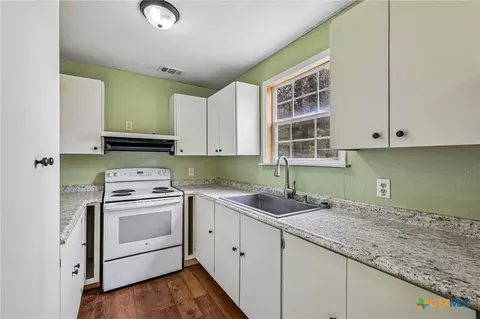 Kitchen - 122 Dodd Preston, Elgin, TX 78621 photo 2 of 4