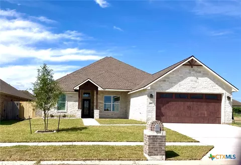 307 Silver Lk, Victoria, TX 77904