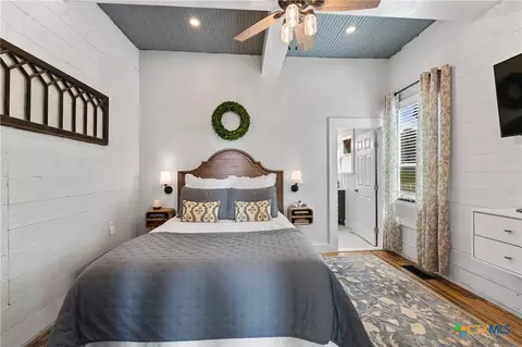 Bedroom - 701 S Gilbert Rd, Edna, TX 77957 photo 3 of 8