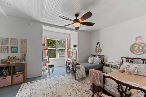 Bedroom - 701 S Gilbert Rd, Edna, TX 77957 photo 5 of 8