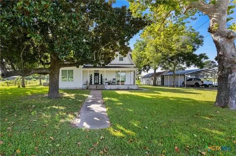 Exterior - 701 S Gilbert Rd, Edna, TX 77957 photo 2 of 11