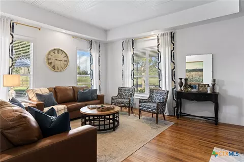 Living - 701 S Gilbert Rd, Edna, TX 77957 photo 2 of 4