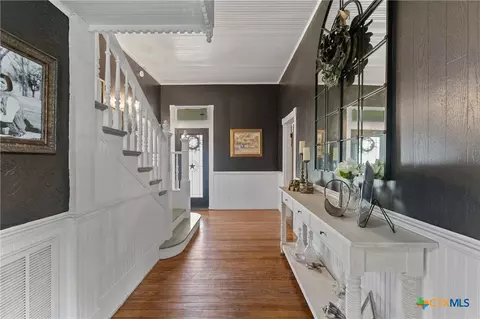 Entry Way - 701 S Gilbert Rd, Edna, TX 77957 photo 2 of 6