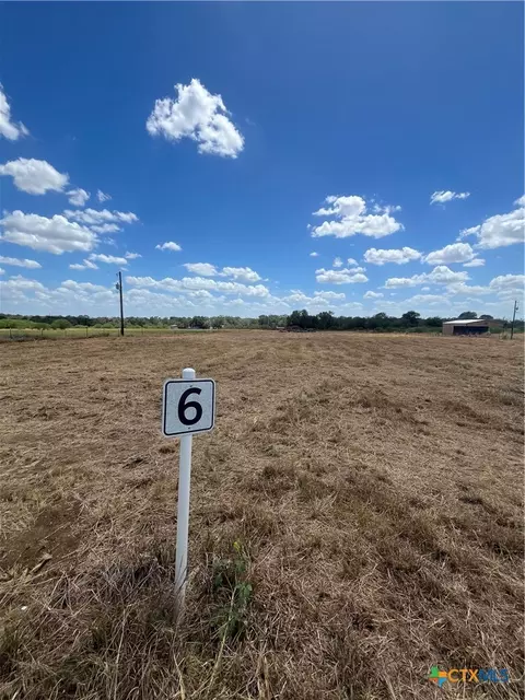 275 Cannon North Dr, Gonzales, TX 78629