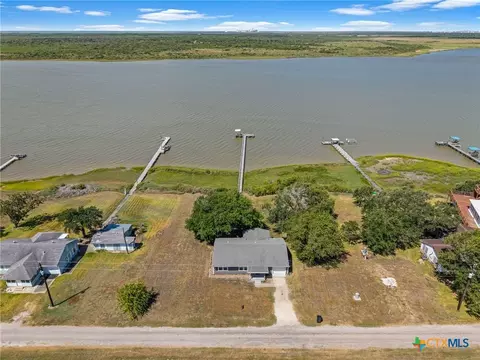 532 County Road 311, Port Lavaca, TX 77979